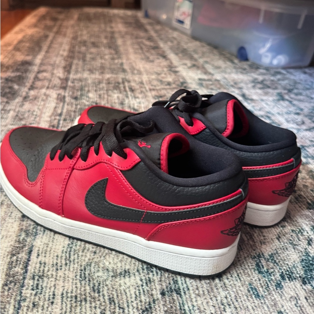 Jordan 1 Low
Reverse Bred Pebbled Swoosh